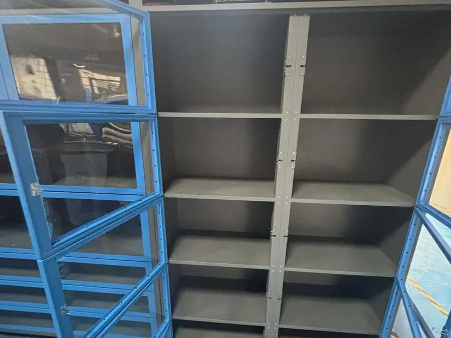 Open vakken met legborden